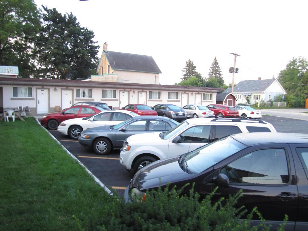 Canadiana Motel Hanover Extérieur photo